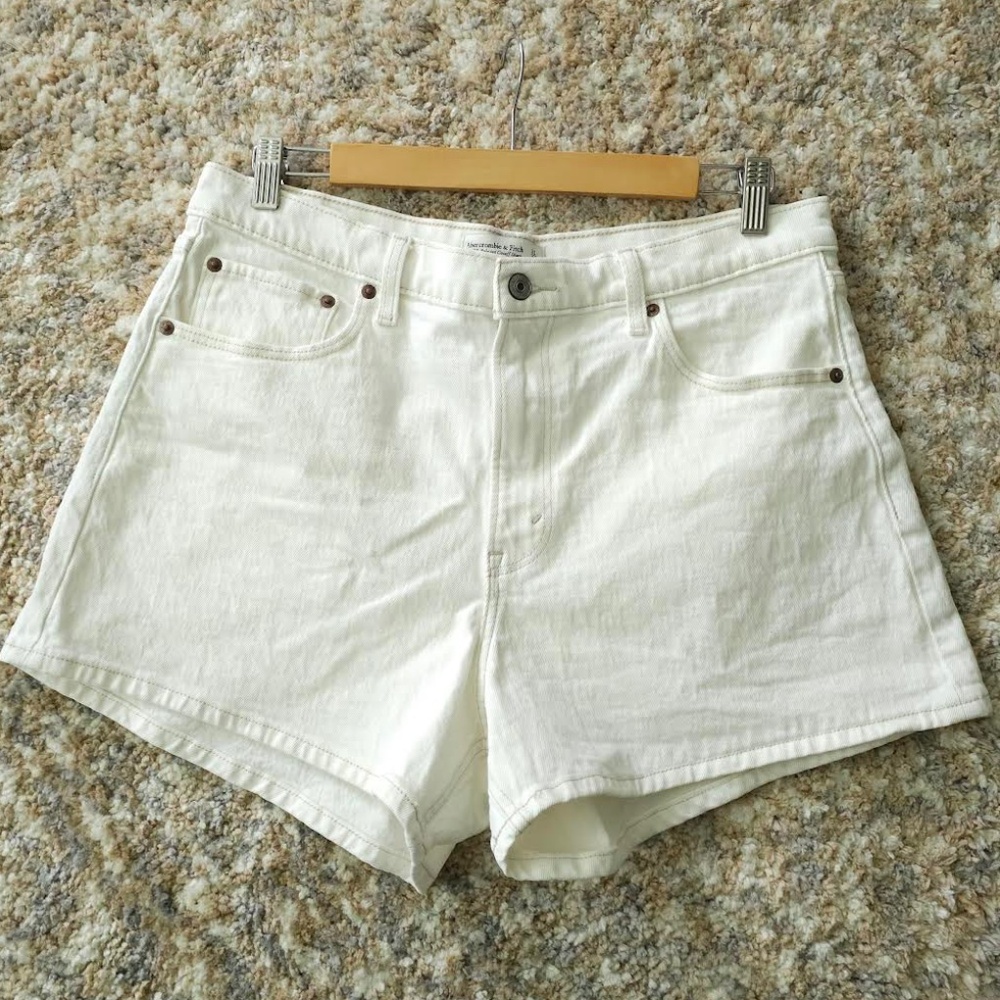 Abercrombie & Fitch 90s Relaxed Cutoff Short